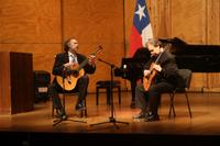 El dúo de guitarras Orellana & Orlandini, profesores del Departamento de Música y Sonología de la Facultad de Artes, se presentaron con la intervención musical "Astor piazzolla" y "Tango Suite".