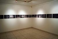 Pabellón 7, es una exhibición de fotografías, gofrados e imágenes de polvo sobre papel, entre otros.