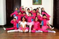 Las niñas, provenientes de San Javier y Villa Alegre, tienen entre 3 y 10 años, y forman parte del Taller de Danza que realiza Katherine Yerblec en el Centro Cultural San Javier.