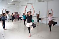 La malla renovada de la Lic. en Artes mención Danza busca formar a "un artista de la danza que desarrolle su discurso artístico con el cuerpo, desde y con el movimiento", dice Francisca Morand.
