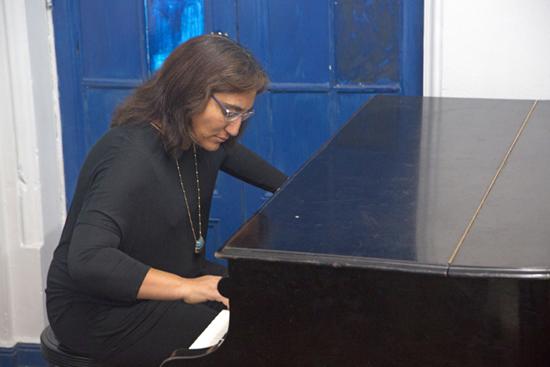 La compositora Bárbara Osses habló de su labor en torno a la música contemporánea y su experiencia como ex alumna del Isuch. 