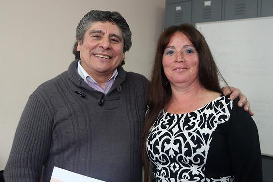 Yolanda Galaz y Eleodoro Campos compatibilizaron trabajo, familia y estudios. Este 2015 lograron graduarse de cuarto medio. 