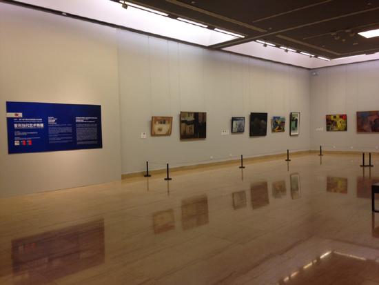 En la curatoría dedicada a la Colección MAC, participan más de 20 piezas de José Balmes, Roser Bru, Yolanda Venturi, entre otros/as artistas de renombre. 