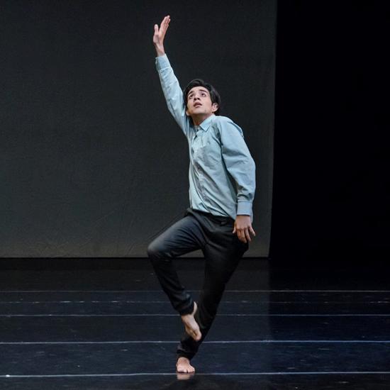 Alan Ibáñez, estudiante de cuarto año de la Licenciatura en Artes mención Danza, está a la cabeza de Borromeo Cía, compañía de danza y teatro que ganó tres premios en XII Festival de Primavera Teatro.