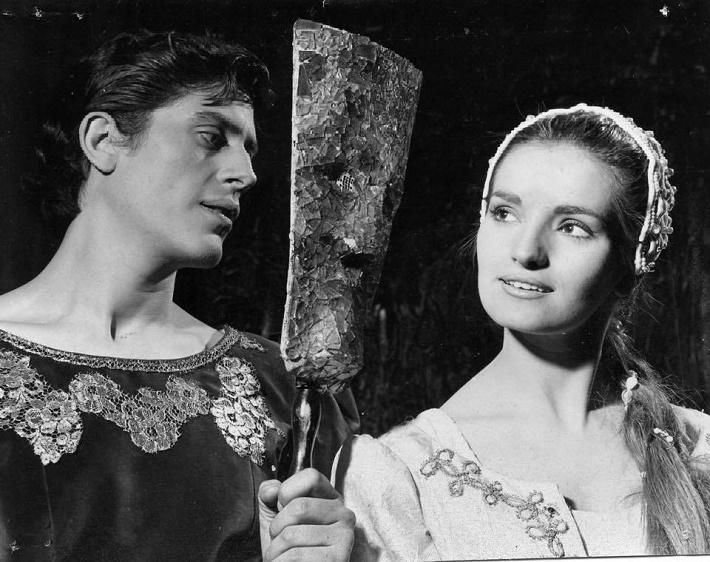 Obra "Romeo y Julieta" (1964) Fotografías de: Teatro Nacional Chileno