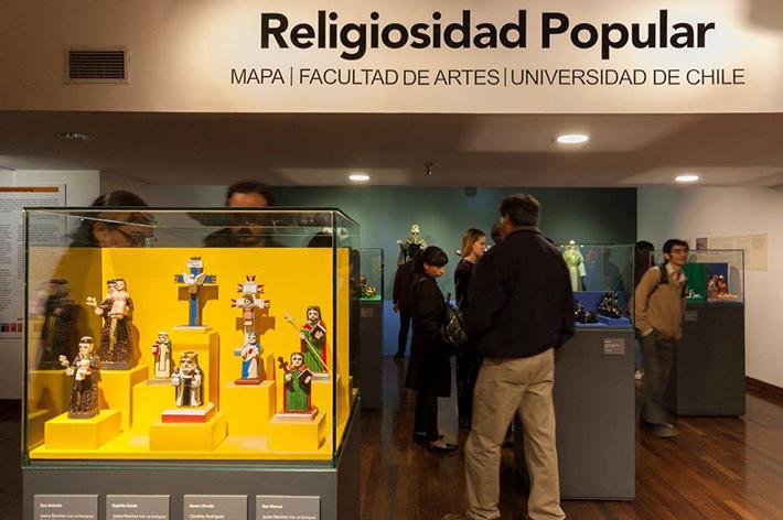 Un recorrido guiado por la muestra "Religiosidad Popular" y un taller de mini altares esperan a los visitantes del MAPA. 