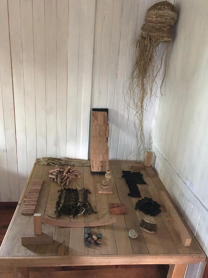 La residencia conllevó la realización de la exposición "En viaje: Trabajo de campo en Chiloé", en la Casa Museo Francisco Coloane en Quemchi y en la que participan los egresados del DAV.