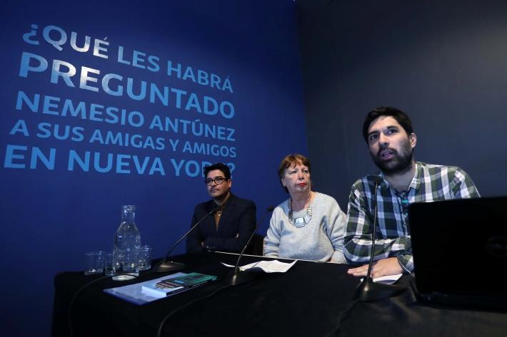 Lanzamiento del Glosario de Arte Chileno Contemporáneo, en abril de 2019. Iniciativa en la que participaron investigadores y egresados de la Facultad de Artes. Fotografía: cortesía del Cen