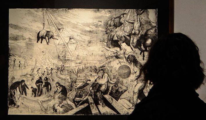 El artista exhibe una serie de aguafuerte basadas en la intención original de los grabados del siglo XVI-XVII, es decir, divulgar imágenes.