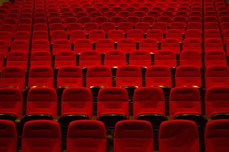La Red de Salas de Teatro, que reúne a 23 espacios, entregó cifras alarmantes: un mes de paralización significan 469 funciones suspendidas y pérdidas por cerca de 300 millones de pesos.