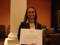 Formada en la Universidad de Chile, la profesora Tania Ibáñez recibió la distinción con mucho orgullo.