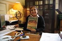 Mónica del Castillo, Secretaria de pregrado del Depto. de Teatro con su revista "Arte en la Chile"