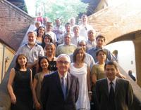 En la fotografía, profesor Aznar, con sus alumnos en la primera versión del programa. 