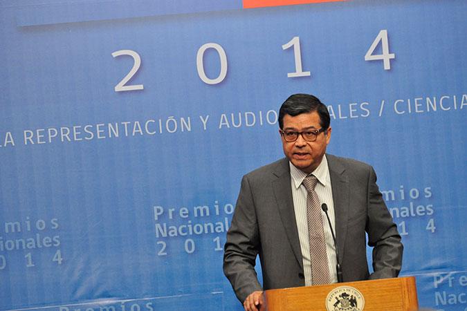 El profesor Sergio González, Premio Nacional de Historia 2014, quien agradeció su paso por la educación pública. 