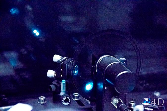 En el mundo existen solo doce ejemplares del microscopio 4-Lens-Light Sheet. El único que existe en Latinoamérica se encuentra en el Instituto de Ciencias Biomédicas de la Universidad de Chile. 