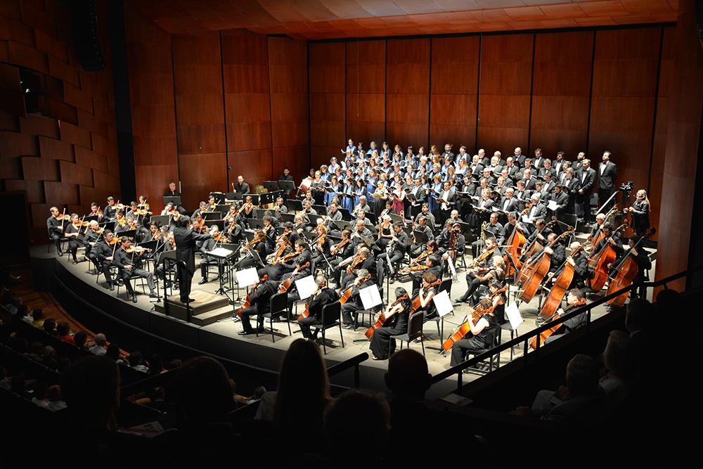 El martes 5 de febrero, la Orquesta Sinfónica Nacional se unirá al Coro Sinfónico de la Universidad de Chile, dirigido por el maestro Juan Pablo Villarroel.