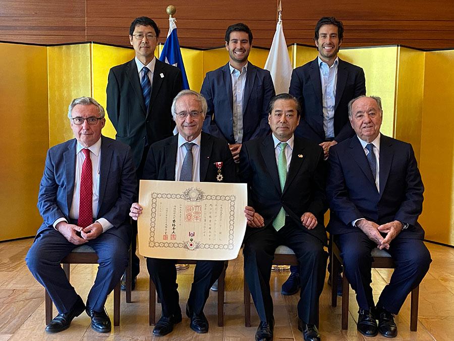 La condecoración se realizó en la residencia del embajador de Chile en Japón, Yoshinobu Hiraishi, quien destacó algunos hitos del trabajo del profesor Vera en la colaboración entre Chile y Japón.