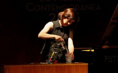 La pianista Fernanda Ortega en su interpetación de Water Music, de John Cage. 