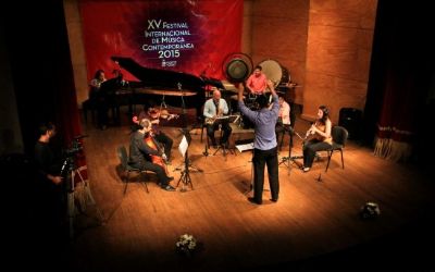 El conjunto es dirigido por Carlos Valenzuela y contó con la participación de Miguel Villafruela. El conjunto es dirigido por Carlos Valenzuela y contó con la participación de Miguel Villafruela.