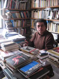 Sergio Rojas, académico del Dpto. de Teoría de las Artes, es el coordinador de la versión chilena del Coloquio Internacional "Fotografía y Cuerpos Políticos" que se realizará el 10 y 11 de noviembre.
