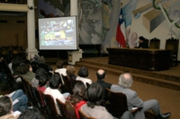 El artista expuso sobre algunas  intervenciones públicas que ha realizado en diferentes partes del mundo.