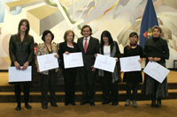 Susana González, Directora del Departamento de Artes Visuales, recibió el premio "Mujer Siglo XXI" junto a otras 18 destacadas mujeres. En la fotografía, el día de la premiación.