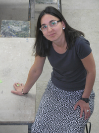 La Historiadora del Arte y académica de la Facultad de Artes, Soledad Novoa, es una de las tres curadoras de "Handle with Care, mujeres artistas".