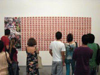 En esta exposición participaron jóvenes provenientes de todas las universidades del país, presentando instalaciones, videos y pinturas.